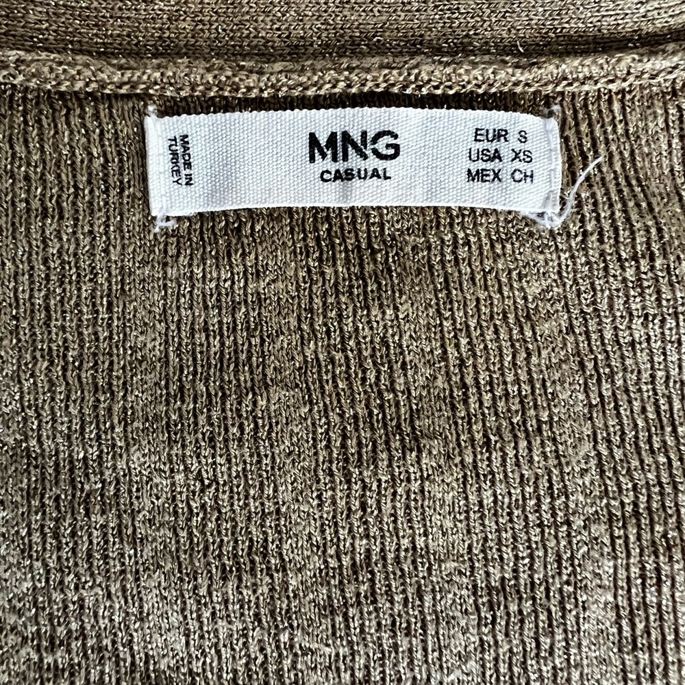 Gold Ribbed Knit Button-Up Top - Picture 2 of 4